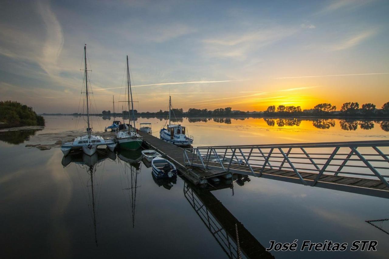 River Sun Valada Exteriér fotografie